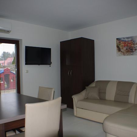 Vila Lexus Velky Meder Luaran gambar