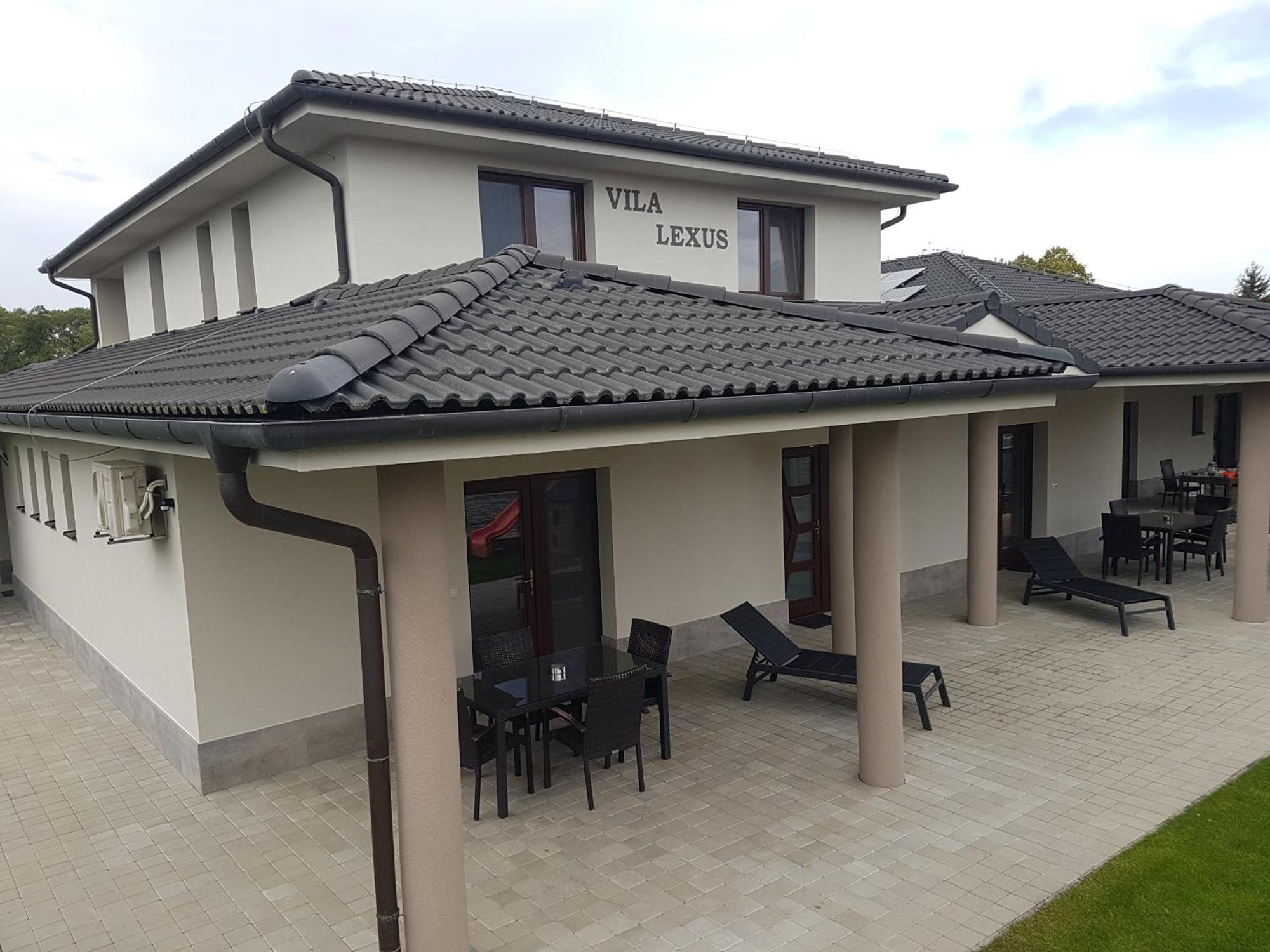 Vila Lexus Velky Meder Luaran gambar