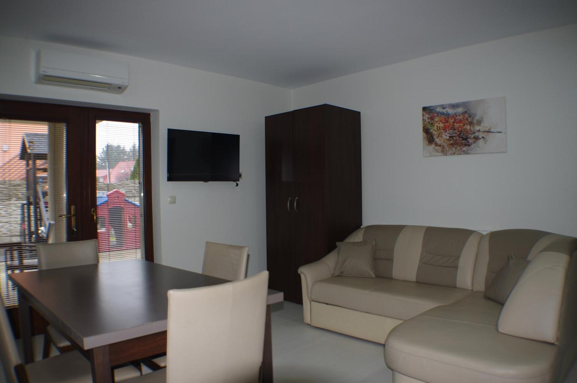 Vila Lexus Velky Meder Luaran gambar