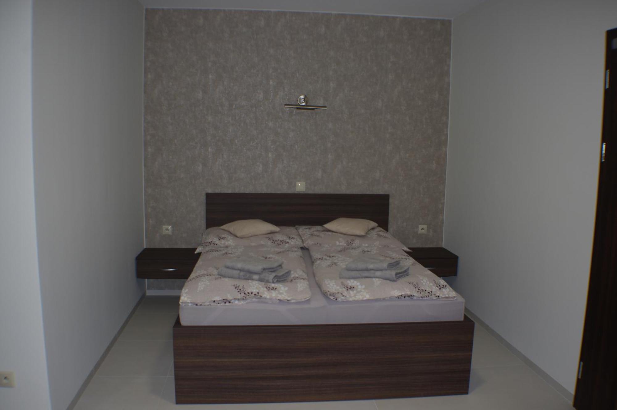Vila Lexus Velky Meder Luaran gambar